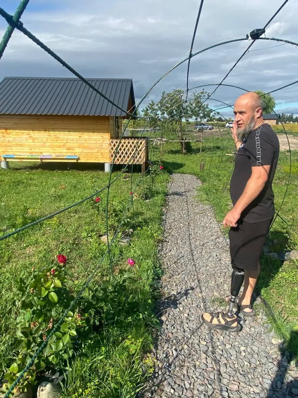 Свинка Пепа, нутрія Олег і будиночок із бджолами: як ветеран війни створив унікальний рекреаційний простір