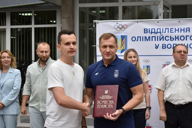 У Луцьку урочисто підняли Олімпійський прапор (фото)