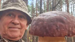 У волинському лісі грибник знайшов боровика-гіганта (фото)