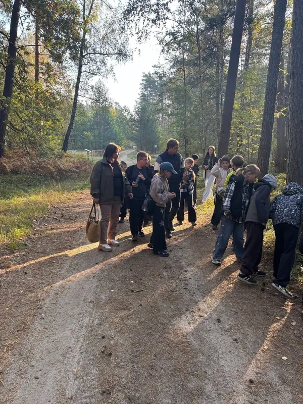 Таємниці дикої природи: на Волині шукали сліди бобрів, а зустріли рідкісного яскраво-блакитного птаха (фото)