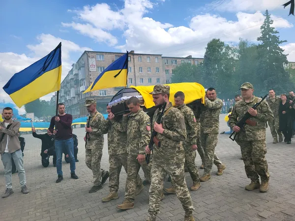 У Ковелі попрощалися з 35-річним сержантом поліції Дмитром Сергієнком (фото)