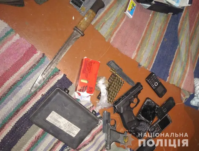 Викликали через бійку: поліція забрала у п’яного волинянина гранати (фото)