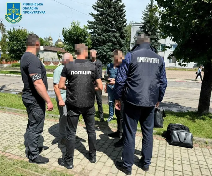 На Рівненщині затримали на хабарі керівника відділу містобудування та архітектури (фото)