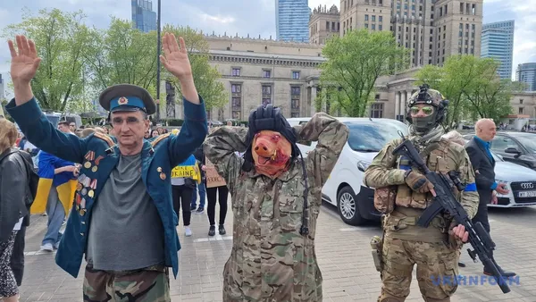 У Варшаві під час акції протесту висміяли армію рф (фото, відео)