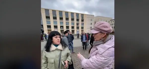 У Німеччині луцька журналістка поскандалила із ухилянтами та противниками мобілізації (відео)