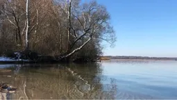 Кришталева вода і блакитне небо: на Світязі – рання весна (фото)