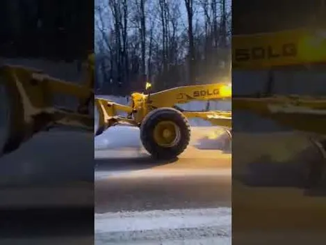 Волинь замело – дороги чистять вдень і вночі (відео)