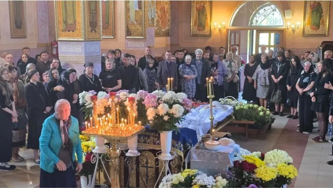 У Луцьку прощалися із священником з церкви УПЦ МП (фото)