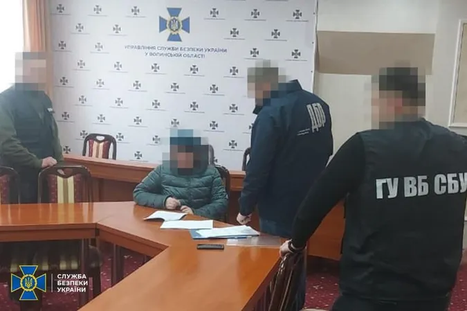 Виправдовувала вторгнення росії і злочини окупантів: працівниці СБУ на Волині повідомили про підозру (відео)
