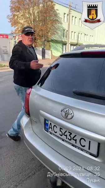 Мешканці інших громад підкидають лучанам сміття в контейнери на Дубнівській (фото)