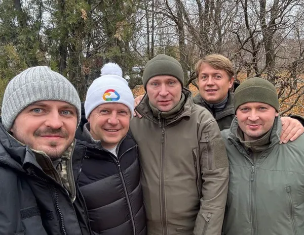 Волинянин-нардеп доставив бійцям 100-ої бригади автівки та дрони (фото)