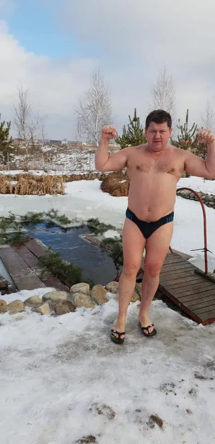 Хто з відомих волинян ризикнув зануритися на Водохреща (фото)