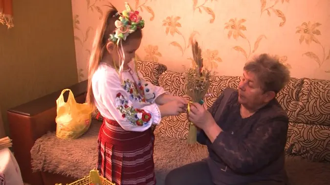 Луцькі майстри сплели до Різдва сотню запашних оберегів-дідухів