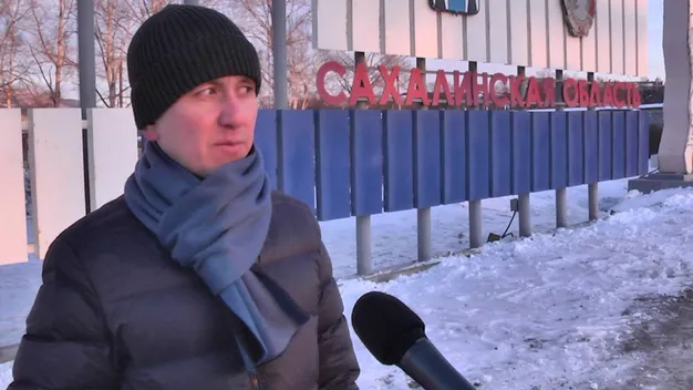 Щоб було «красиво»: в Росії брудний сніг посипають чистим (відео)