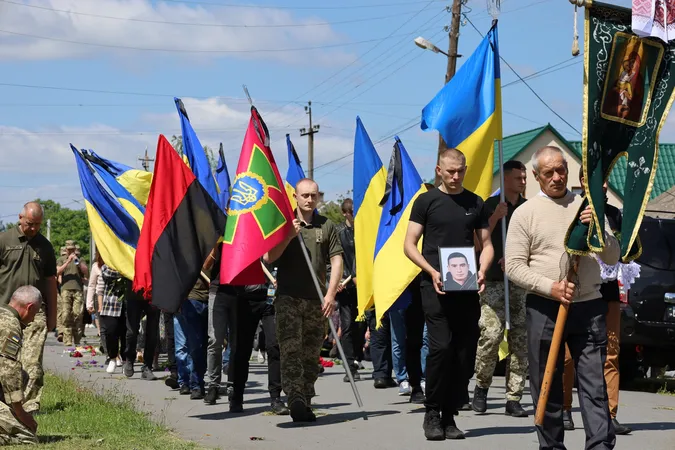 Біль і сльози: на Волині попрощалися з молодим снайпером Вітарієм Шереметою, який загинув на Харківщині