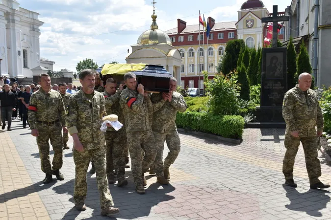 У Луцьку попрощалися із загиблим воїном Ігорем Козачуком (фото)