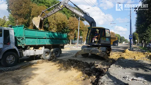 Упорядкують до 1 вересня: що коїться на проспекті Волі у Луцьку (фото)