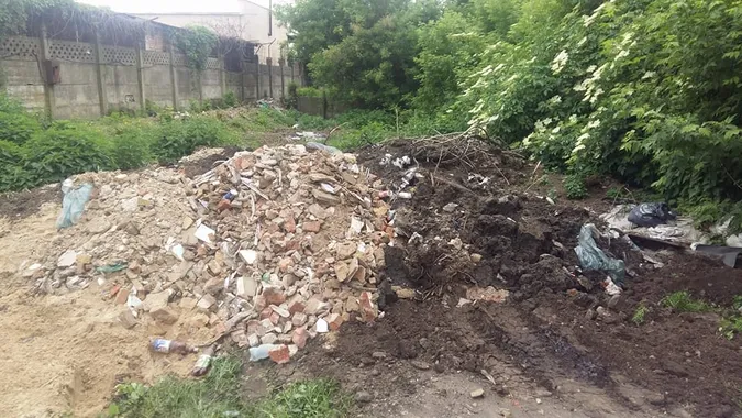 Стало відомо, чому смердить на 33-му і 40-му районах Луцька (фото, відео)
