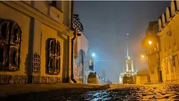 Тривожно-таємничий нічний Луцьк у світлі ліхтарів (фото)