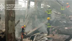 Понад 16 годин приборкували масштабну пожежу на підприємстві в Ромнах (відео)