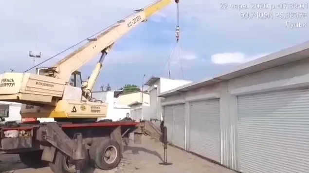 На Старому ринку в Луцьку продовжують демонтажі (відео)