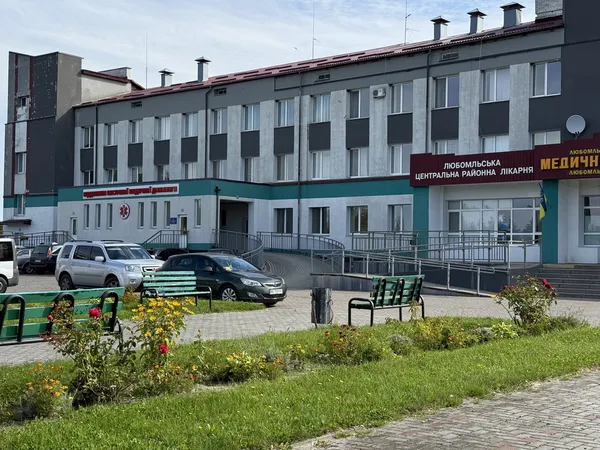 Безпекова ситуація, нагороди поліцейським та робота лікарень: Іван Рудницький відвідав Ковельський район (фото)
