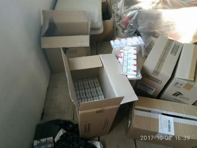 У волинського підприємця знайшли 7000 пачок контрафактних сигарет (фото)
