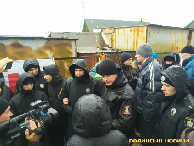 Демонтаж на Старому ринку стартував: підприємці перешкоджають (фото)