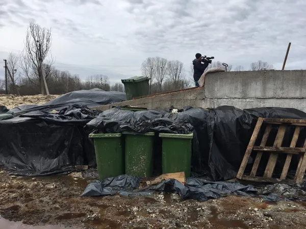 Показали «краєвид» біля ковельського ветсанзаводу (фото 18+)