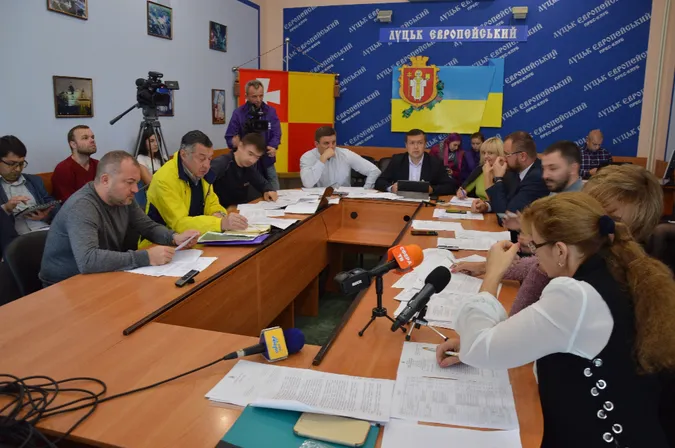 Ділять луцький бюджет: авто – муніципалам, ліфтам – капремонт