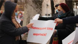 Луцькі зоозахисники пікетували управління поліції: що вимагали (фото)