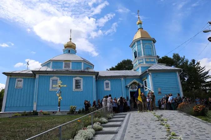 У рідному селі на Волині попрощалися з загиблим на Донеччині воїном Русланом Снопком