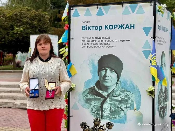 «Комбатантський хрест» і «Хрест доблесті»: родинам Героїв із Волині вручили посмертні нагороди (фото)
