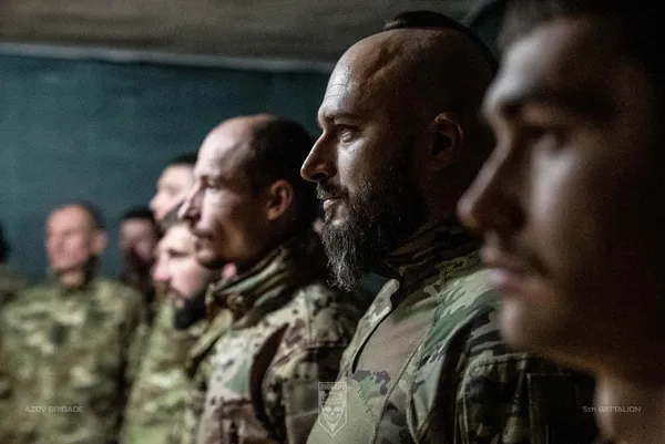 Бійці луцького «Любарта» отримали нагороди від командира «Азову» Дениса Прокопенка (фото)