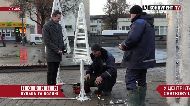 У Луцьку вандали зруйнували новорічну фотозону (фото, відео)