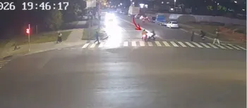 У Луцьку скутерист збив керманича самоката та втік: момент ДТП потрапив на камери (відео)