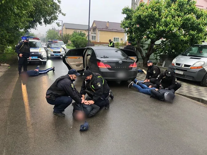 У Броварах – масова стрілянина: поліція заявляє про конфлікт між перевізниками (фото, відео)