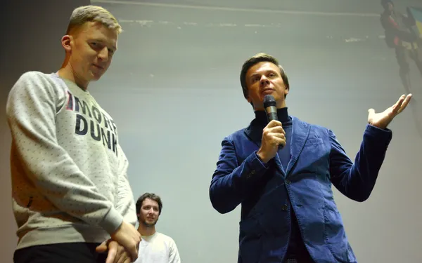 Дмитро Комаров був щедрий на розповіді і подарунки