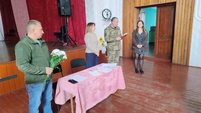 На Волині донці загиблого воїна вручили орден «За мужність» (фото)