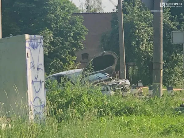ДТП у Луцьку – машина врізалася у стовп (фото)