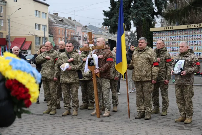 У Луцьку в останню дорогу провели захисника Сергія Ткача