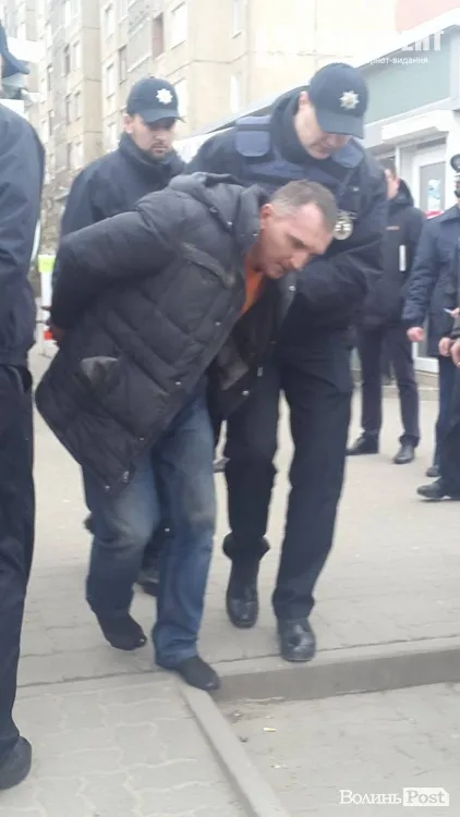 У Луцьку невідомий погрожував підірвати відділення «ПриватБанку». ФОТО