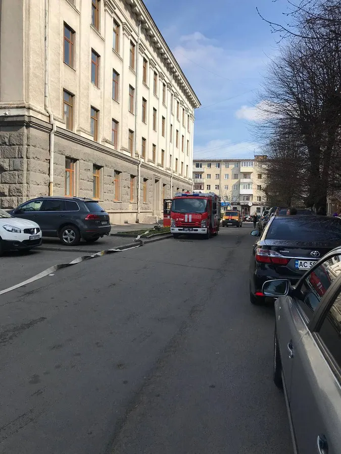 У центрі Луцька – рятувальники: що відбувається (фото, відео)