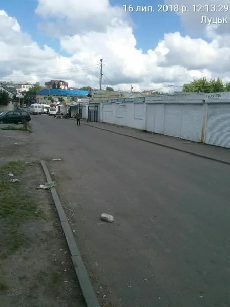 Нові цілі муніципалів: у Луцьку знесуть паркани, гаражі і обмежувачі (фото)