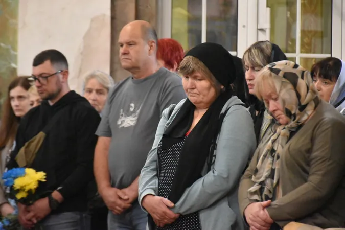 Рідні, друзі та побратими у Луцьку прощались із захисником Миколою Кінахом (фото)