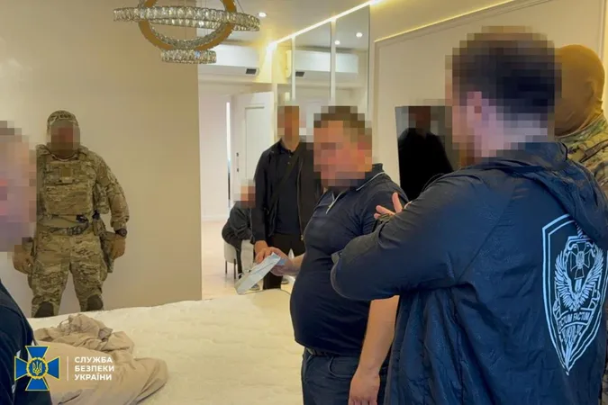 На заході України топпосадовці поліції «кришували» онліфанщиць – їх затримали
