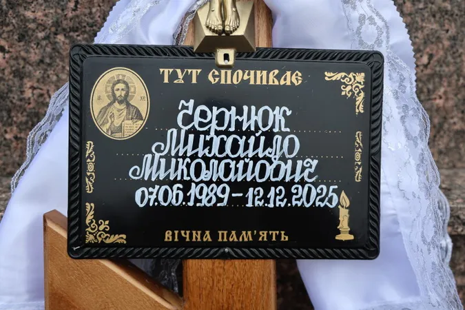 У Луцьку попрощалися з Героєм Михайлом Чернюком (фото)