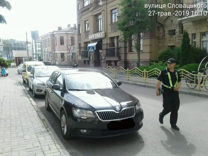 Інспектори з паркування спіймали в Луцьку тисячного порушника (фото)