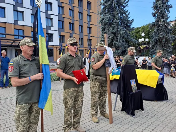 Не встиг провести доньку до весільного вівтаря: у Ковелі попрощалися з Героєм Ігорем Хомичем (фото)