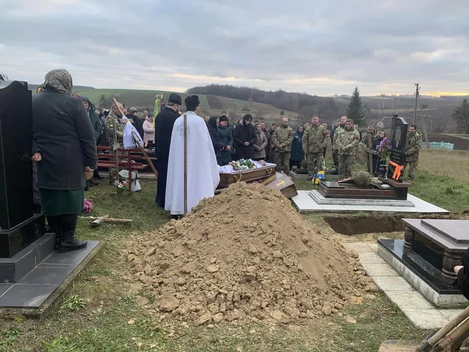 На Волині попрощалися із воїном Василем Залевським (фото)